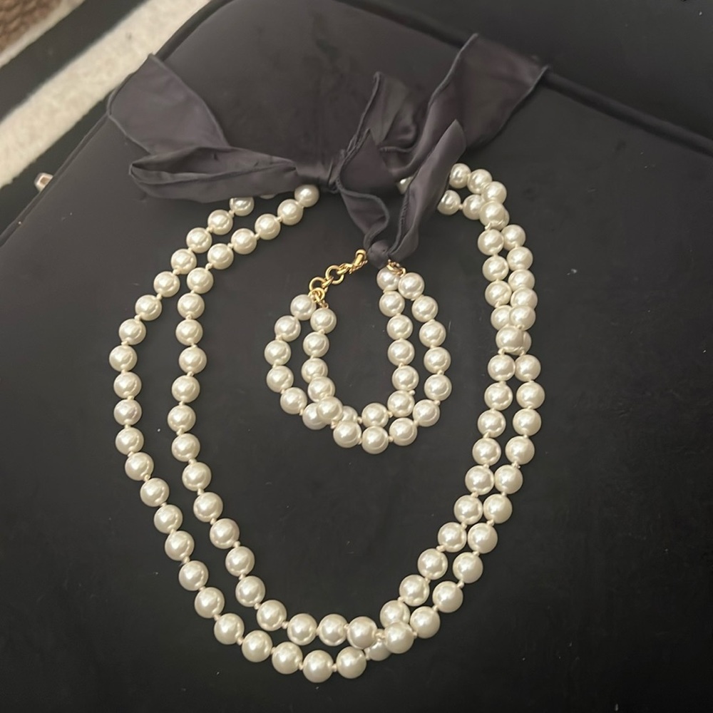 NWOT Pearl Earrings and Necklace Set